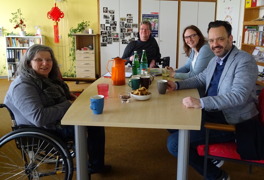 Das Bild zeigt Frau Gebauer, Herrn Deutsch mit Herrn Rößler und Frau Romberg-Hoffmann vom KSL.