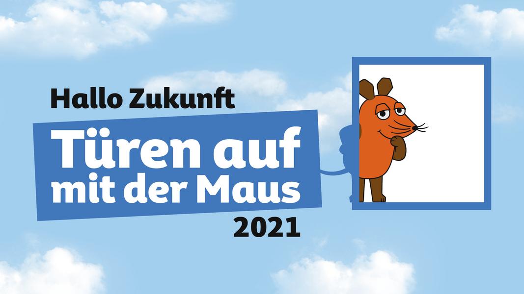 Eine orangene Maus guckt durch eine Tür. Das Logo zum Maus-Türöffnertag 2021.